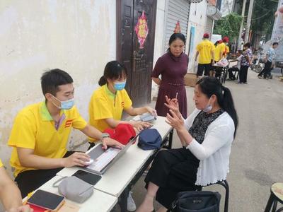 菏澤學院黨員“雙報到” 深入社區踐初心，健康咨詢暖人心